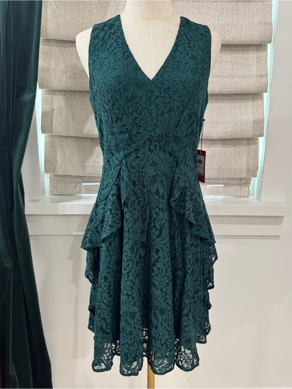 Vince Camuto NWT Emerald Green Lace Ruffle Dress Size 4